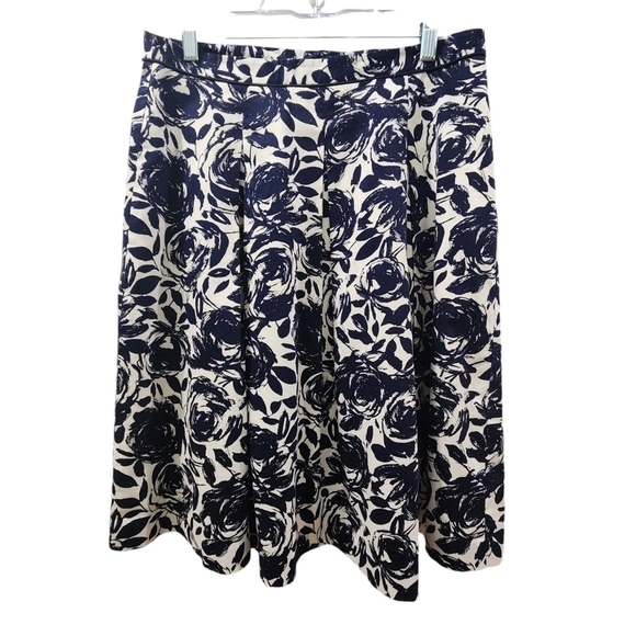 Mario Serrani Dresses & Skirts - Mario Serrani A-Line Midi Floral Cottagecore Skirt Navy, White Roses Size 6